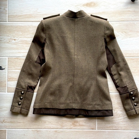 BCBG Maxazria Médium wool blazer with button accents on shoulders, cuffs. - Picture 3 of 3